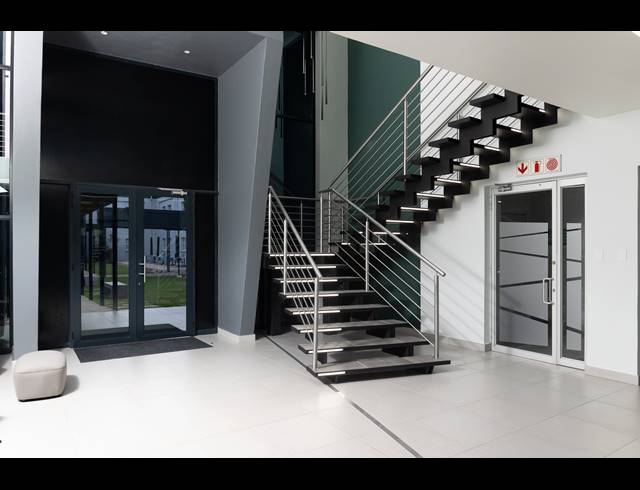 335M² OFFICE TO LET IN VORNA VALLEY